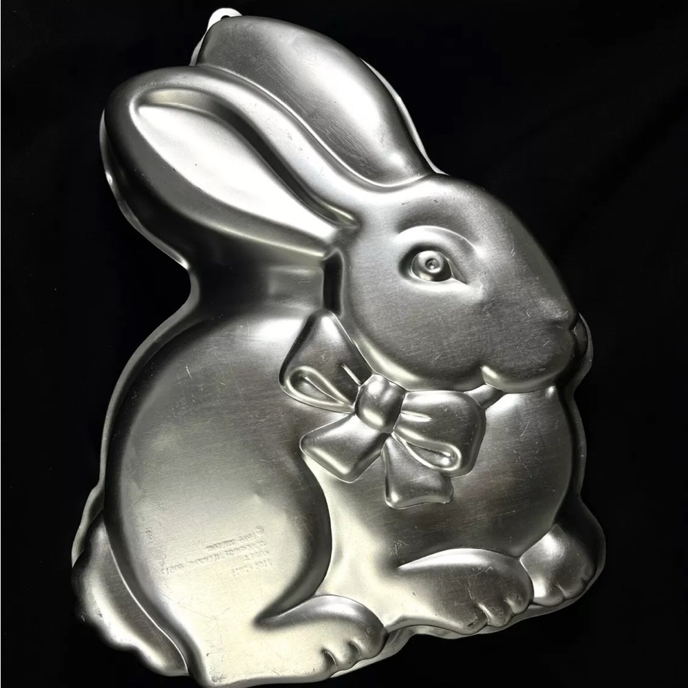 Wilton Vintage Bunny Cake Mold – 1986 Edition!
